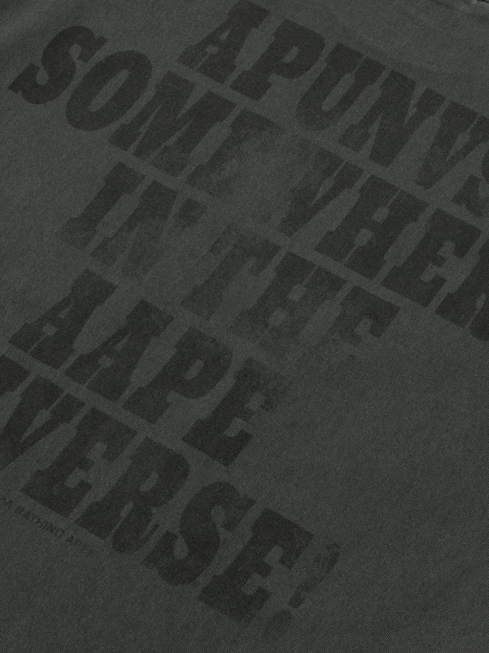 PLAYERA AAPE BY *A BATHING APE® WASHED GRAFIC PRINT CARBON