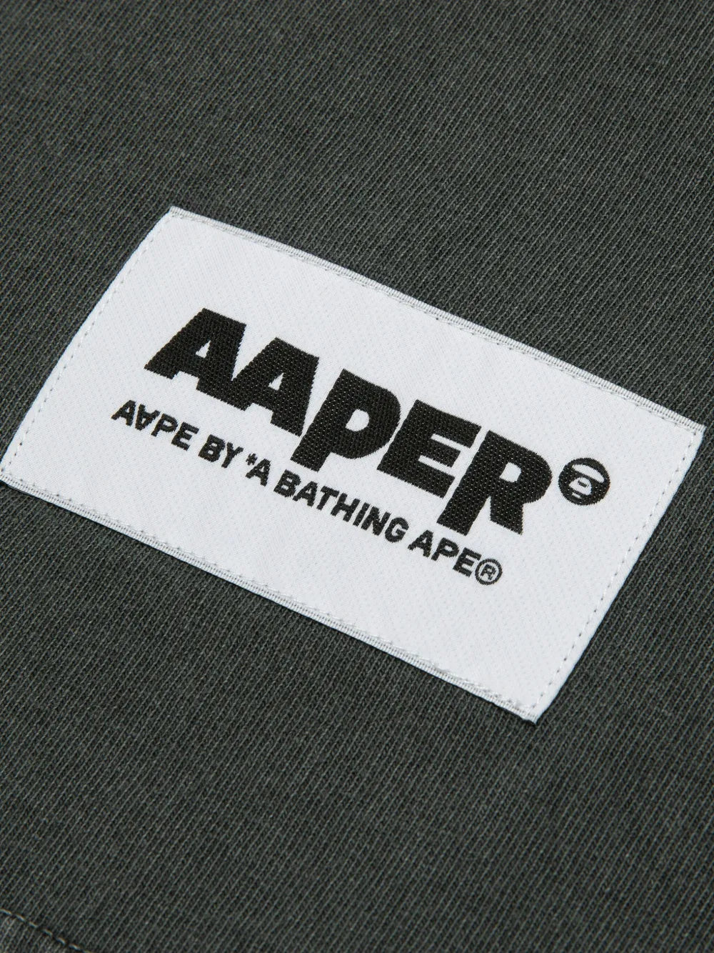 PLAYERA AAPE BY *A BATHING APE® WASHED GRAFIC PRINT CARBON