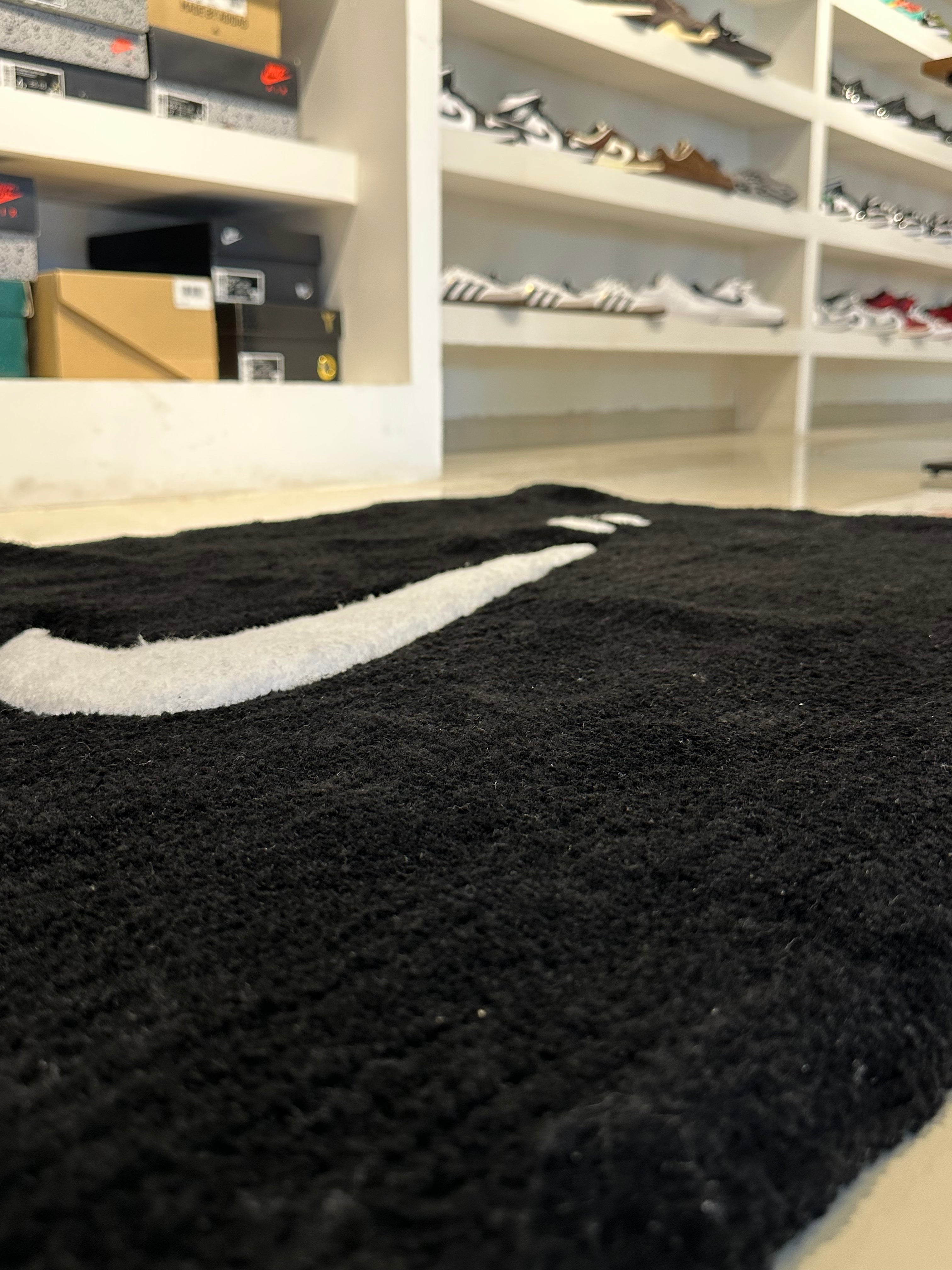 ALFOMBRA “SWOOSH” (1.50m x 0.85m)