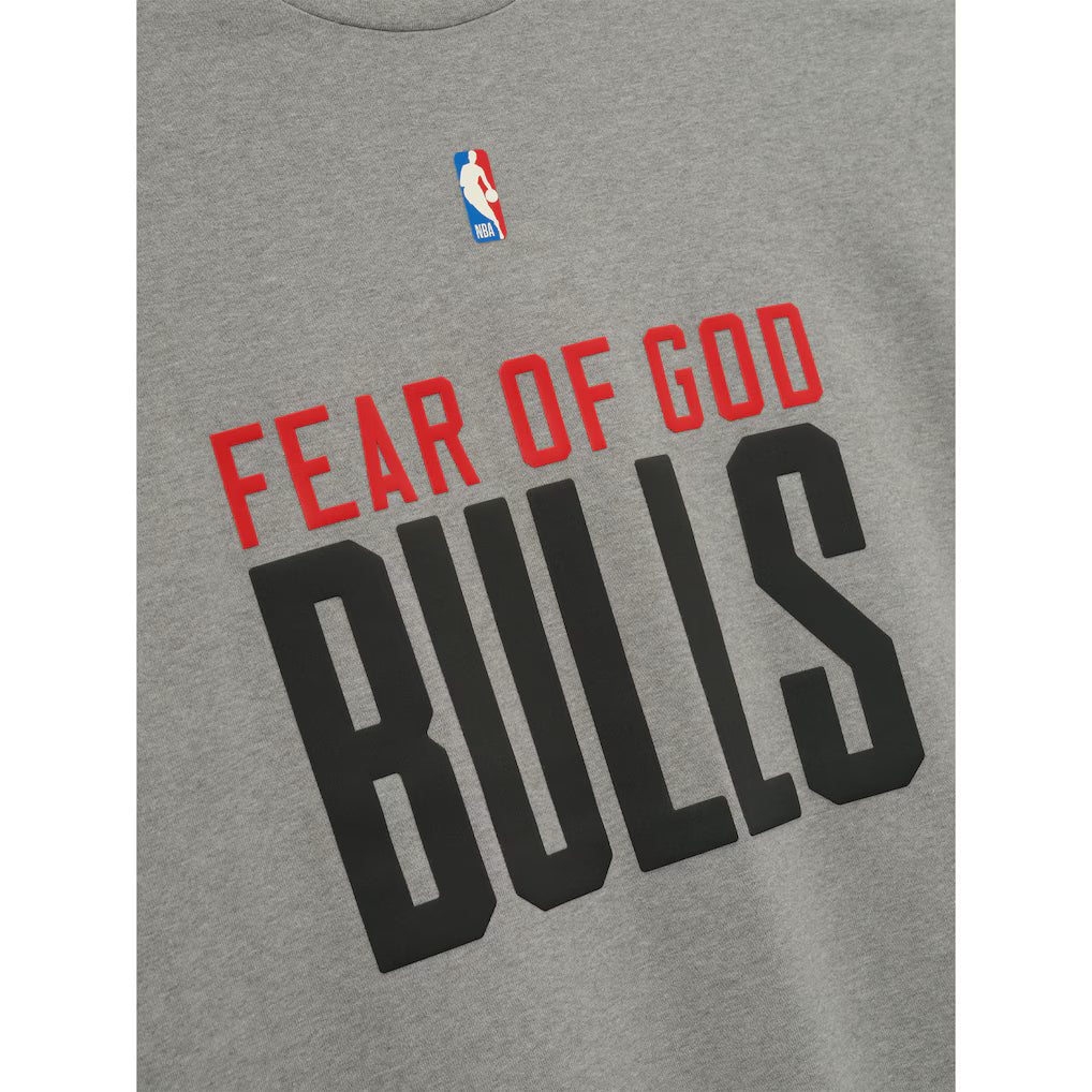 PLAYERA ESSENTIALS FEAR OF GOD x NBA BULLS GREY (POR PEDIDO)