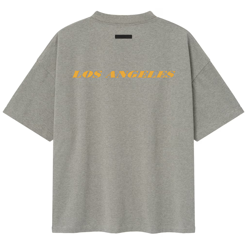 PLAYERA ESSENTIALS FEAR OF GOD x NBA LAKERS GREY 90s (POR PEDIDO)