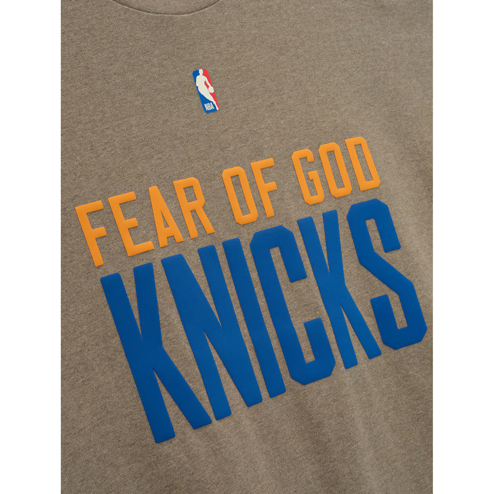 PLAYERA ESSENTIALS FEAR OF GOD x NBA NEW YOR KNICKS 90s (POR PEDIDO)
